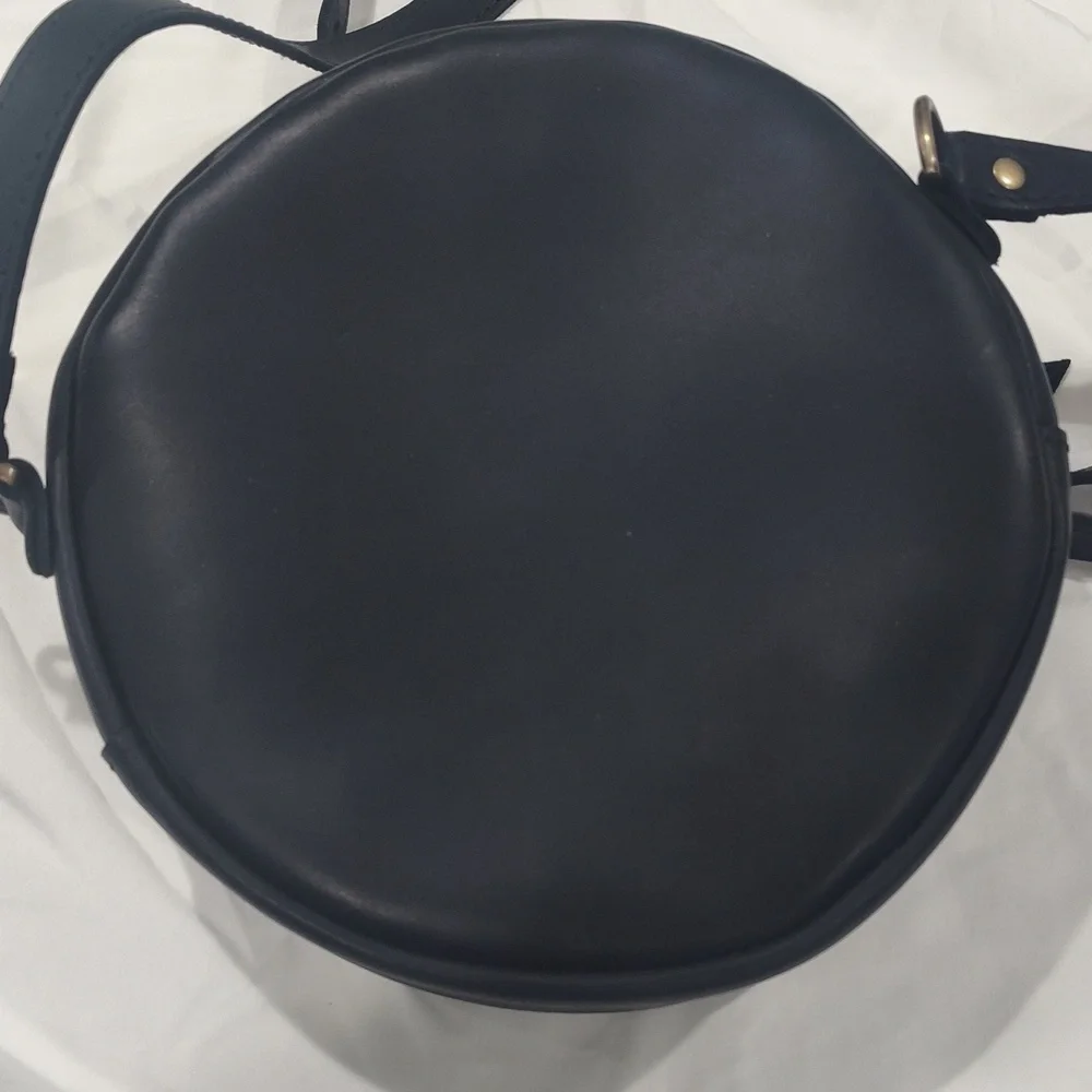 Portland Leather Large Circle Crossbody Bag In Black - Picture 5 of 11